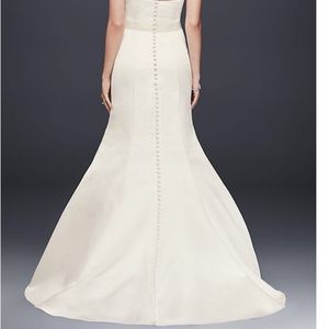 David’s Bridal size 2 strapless Trumpet 👰🏼